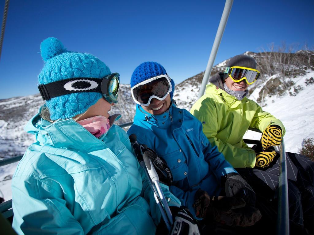 Perisher Manor Hotel เพอริชเชอร์วัลเลย์ ภายนอก รูปภาพ