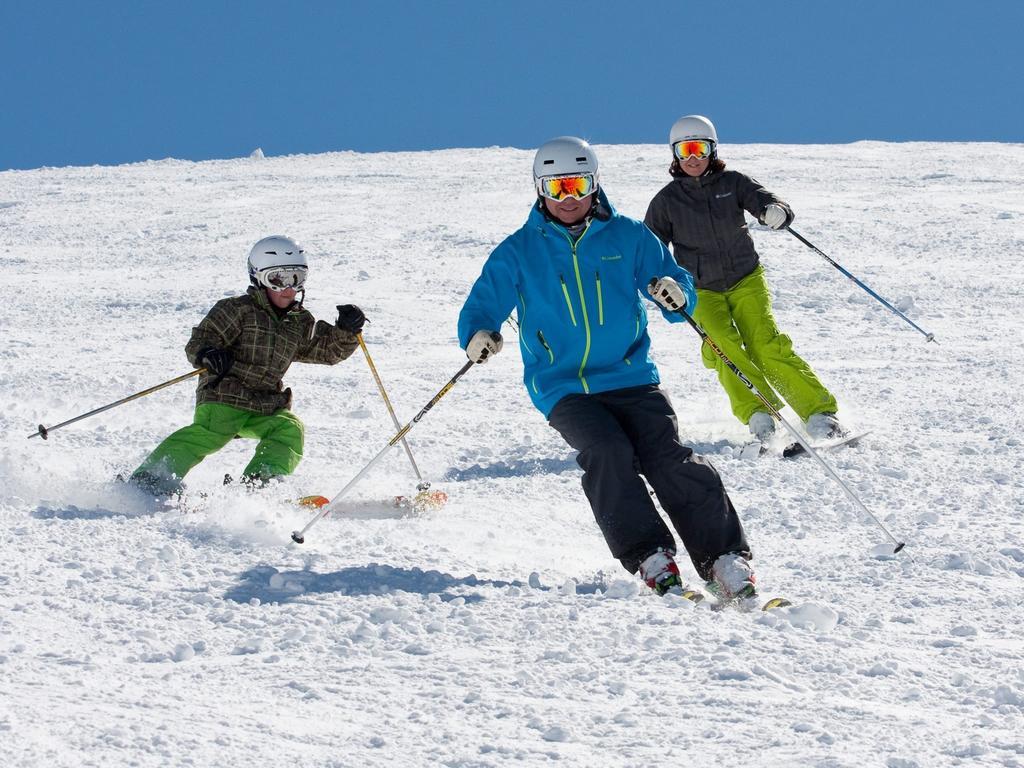 Perisher Manor Hotel เพอริชเชอร์วัลเลย์ ภายนอก รูปภาพ
